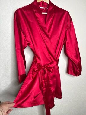 Victoria's Secret Red Satin Short Kimono Robe One Size Romantic Luxe Pockets